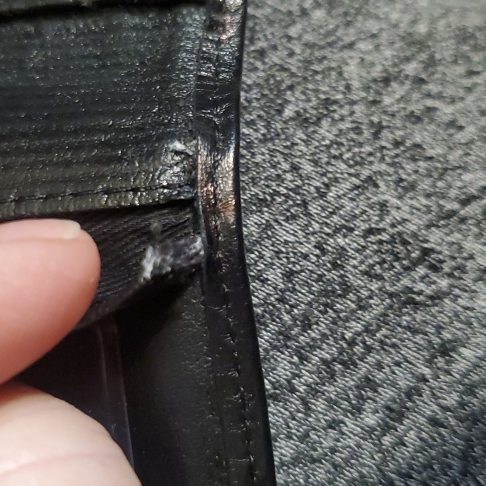FOSSIL GENUINE LEATHER WALLET - Picture 13 of 14